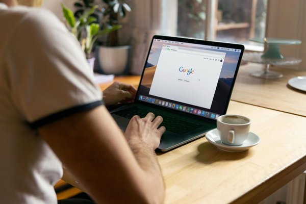 Suivi de positionnement google : boostez votre SEO simplement
